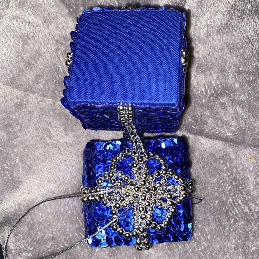 Blue Sequin Jewelry‎ Ring Gift Box / Christmas ornament with Silver Beads